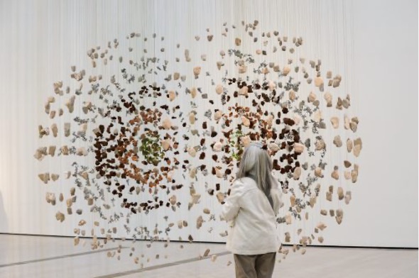 La transformación de la materia y la hibridación entre especies son conceptos que maneja la escultora italiana Camilla Alberti (Milán, 1994) en su obra.