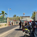 Como consecuencia del bloqueo, se han cancelado 18 vuelos, tanto de llegada como de salida, afectando a un total de 2 mil 410 pasajeros.