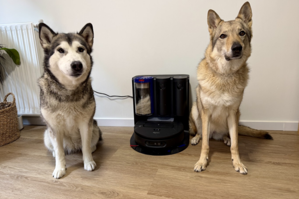 A Dyson pocos le tosen en aspiración: sus modelos de trineo e inalámbricos son la referencia para hogares con mascotas y/o alergias. Sin embargo, si hablamos de robots aspiradores, la cosa cambia: es la asignatura pendiente de la firma británica.