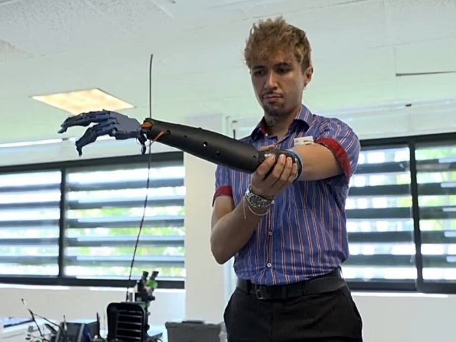 Un grupo de científicos de la Universidad Autónoma de Guadalajara (UAG) desarrolló el prototipo de un brazo biónico