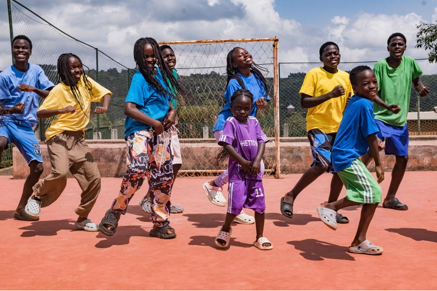Los Ghetto Kids, un grupo de danza ugandés formado por niños de la calle, esperan entusiasmados su actuación junto a la estrella colombiana Shakira, que los invitó a bailar en el espectáculo del Mundial de futbol de Norteamérica 2026.