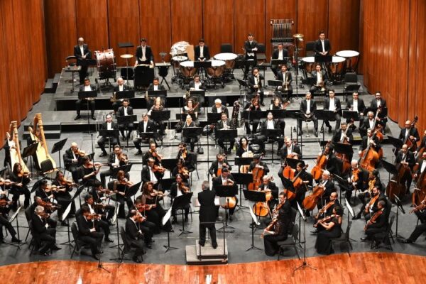 Considerado uno de los directores de orquesta más influyentes de México y referente internacional de la música contemporánea, el maestro Jorge Mester regresó este fin de semana al Palacio de Bellas Artes para dirigir a la Orquesta Sinfónica Nacional (OSN), con obras de Benjamin Britten, Maurice Ravel y de Felix Mendelssohn.