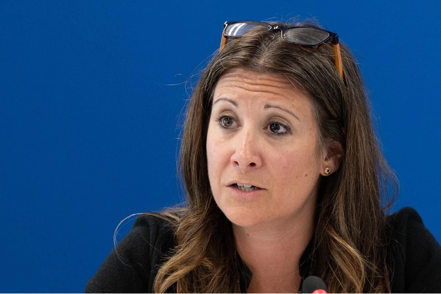 "Clasificamos a todas las personas a bordo como lo que llamamos contactos de alto riesgo", dijo Maria Van Kerkhove, directora de preparación y prevención de epidemias y pandemias de la OMS.