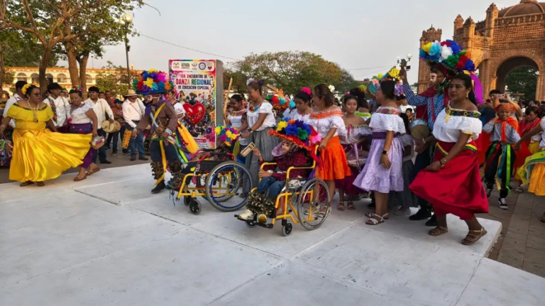 Con la participación de alumnos de seis Centros de Atención Múltiple (CAM), este miércoles se realizó en el municipio de Chiapa de Corzo el Primer encuentro de danza regional de Educación Especial. 