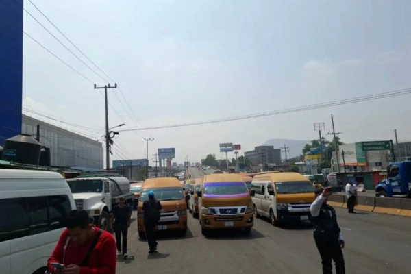 Los transportistas denunciaron tanto en la autopista México-Puebla como en la carretera federal México-Texcoco que continúa operando una mafia que involucra a policías, a personal del Ministerio Público y a concesionarios del servicio de grúas, salvamento y depósito vehicular.