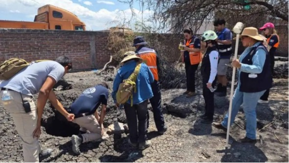 El fenómeno registrado el pasado 25 de mayo en la comunidad de El Salitre, Michoacán, no corresponde al nacimiento de un volcán ni a un géiser