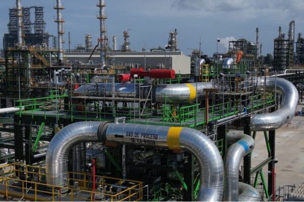 Cerca de 900 medidas han sido puestas en práctica por 170 países para proteger a las personas y a las empresas del choque energético causado por la guerra en Oriente Medio, revela un análisis del Fondo Monetario Internacional (FMI).