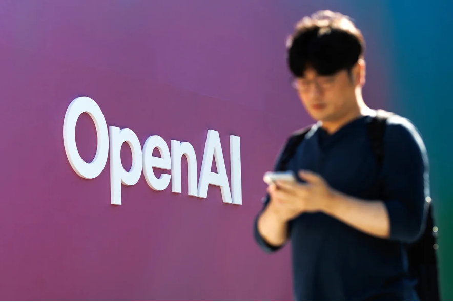 OpenAI anunció el lanzamiento este viernes de una versión preliminar de su último modelo de IA GPT-5.6, el cual inicialmente está disponible solo para "un pequeño grupo de socios" de confianza en Estados Unidos, a petición del gobierno.