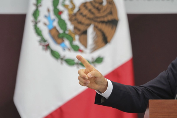 La Consejería Jurídica del Estado de México revocó el nombramiento de notario a Hugo Castañeda luego de acreditar que el funcionario incurrió en omisiones graves. 