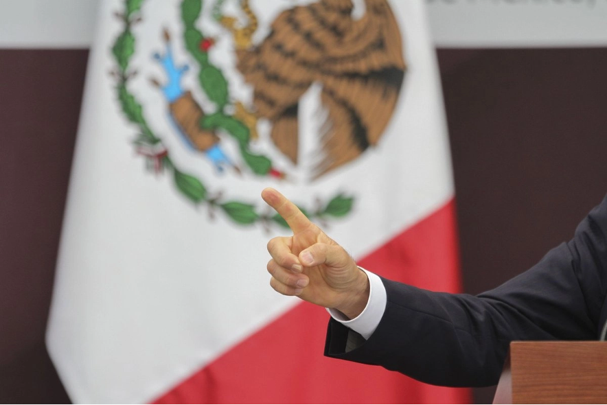 La Consejería Jurídica del Estado de México revocó el nombramiento de notario a Hugo Castañeda luego de acreditar que el funcionario incurrió en omisiones graves. 