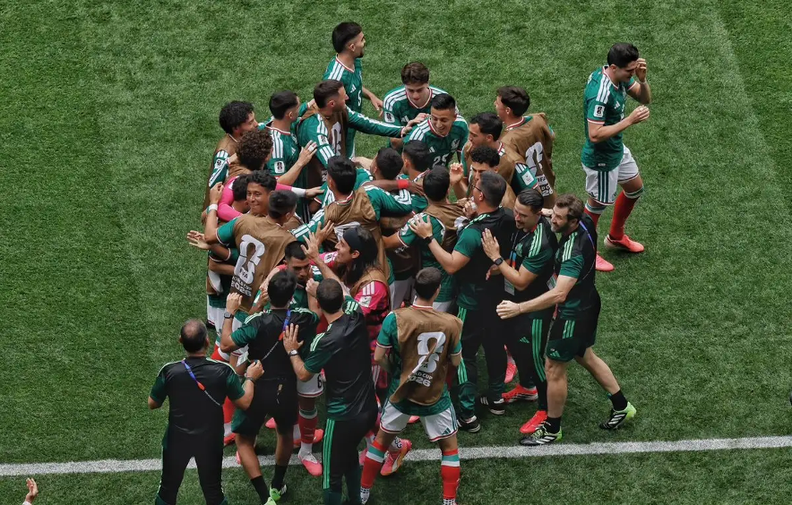 El delantero Julián Quiñones anotó el primer gol de México en el Mundial. 