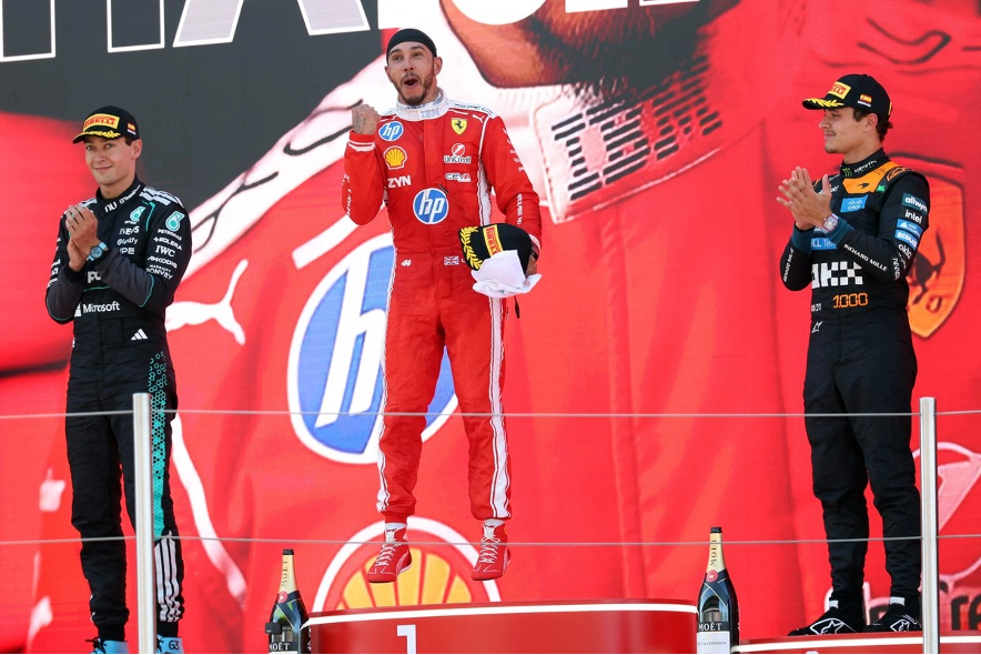 Lewis Hamilton se impuso en el GP de Barcelona; George Russell y Lando Norris, escoltaron al piloto de Ferrari, en el primer podio exclusivamente británico desde 1968.