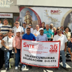 Profesores del municipio de Tula se desplazaron hasta esta capital para protestar frente al palacio de gobierno, donde reclamaron que el supervisor Rolando Maldonado les aplica descuentos injustificados. 