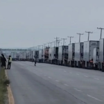 Operadores de carga indicaron que el área de exportación abrió sus puertas a las 8:00 de la mañana, como ocurre habitualmente los sábados; sin embargo, desde ese momento comenzaron las fallas y prácticamente no hubo avance de unidades durante varias horas. La falta de movimiento ocasionó el colapso de los cinco carriles de acceso al puente y largas filas que alcanzaron zonas cercanas al Parque Industrial Oradel y la Carretera Anáhuac.