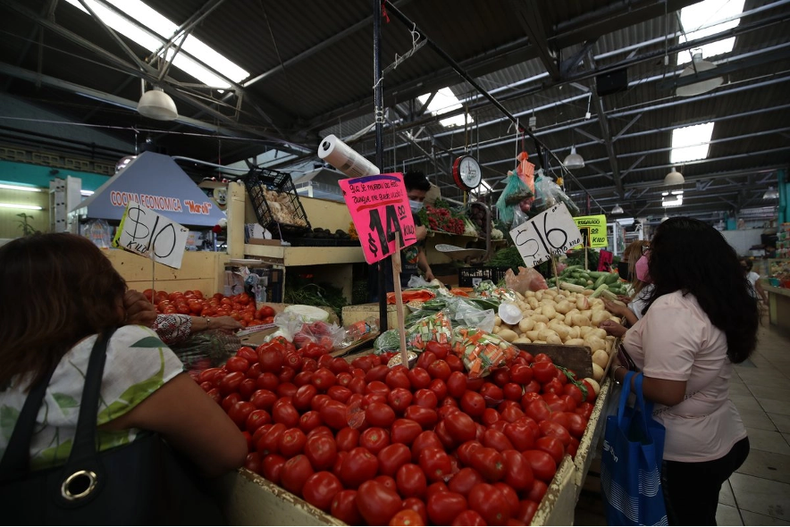 La inflación general anual en México siguió bajando y llegó al 3.37 por ciento en junio de 2026, su nivel más bajo desde diciembre de 2020, cuando se ubicó en 3.15 por ciento, según datos del Instituto Nacional de Estadística y Geografía (Inegi)