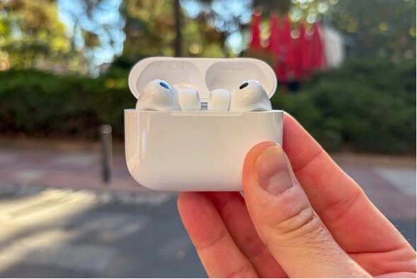 En este último mes hemos visto muy buenas ofertas en AirPods con varios precios mínimos históricos. Los AirPods Pro 3 ahora mismo no están tan baratos como los vimos hace una semana, pero sí que están rozando ese precio en El Corte Inglés, donde se encuentran por 209 euros.