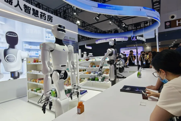 La recientemente creada empresa china de inteligencia artificial Moonshot AI presentó hoy jueves su mayor modelo, Kimi K3, el cual cuenta con 2,8 billones de parámetros, lo que lo convierte en el modelo de IA de fuente abierta con la mayor cantidad de parámetros a nivel global, indicó la compañía.