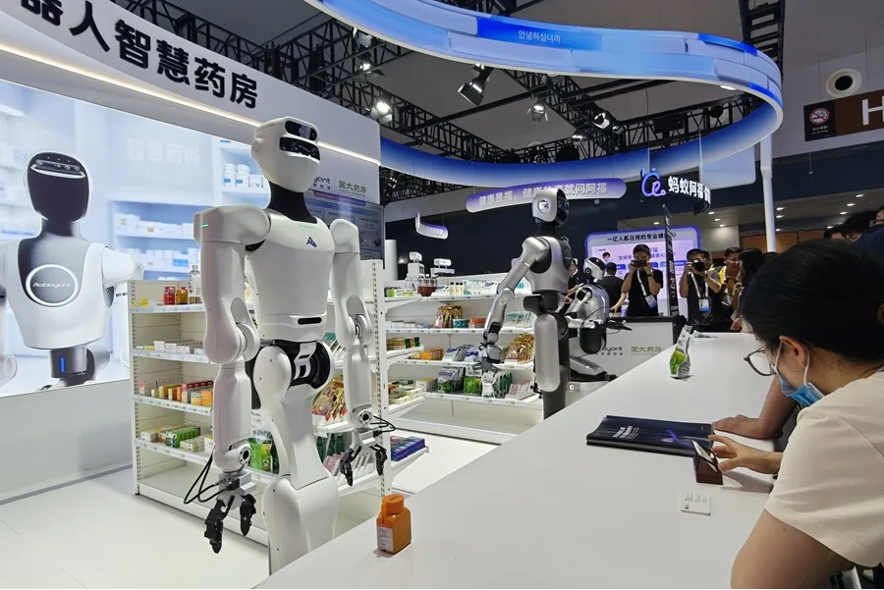 La recientemente creada empresa china de inteligencia artificial Moonshot AI presentó hoy jueves su mayor modelo, Kimi K3, el cual cuenta con 2,8 billones de parámetros, lo que lo convierte en el modelo de IA de fuente abierta con la mayor cantidad de parámetros a nivel global, indicó la compañía.