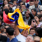 Partidarios del presidente electo de Colombia, Abelardo de la Espriella, asisten a una misa religiosa en honor a Nuestra Señora del Rosario de Chiquinquirá, en Chiquinquirá, Colombia, el 9 de julio de 2026.