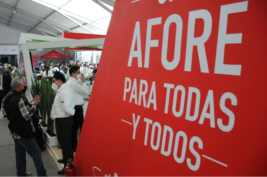 Estos instrumentos han financiado proyectos con resultados dispares. Por ejemplo, dos Afore invirtieron en Oro Negro, una empresa de arrendamiento de plataformas petroleras que solicitó concurso mercantil en 2017 tras acumular pasivos por 950 millones de dólares.