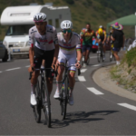 El mexicano Isaac Del Toro y el esloveno Tadej Pogacar lideran la carrera durante la sexta etapa del Tour de Francia, una prueba ciclista de 186 kilómetros (115,5 millas) con salida en Pau y llegada en Gavarnie-Gedre, Francia.