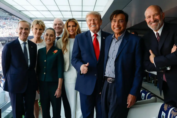 La presidenta Claudia Sheinbaum en el palco oficial del final de la Copa del Mundo, junto a Donald Trump, Mark Carney, Gianni Infantino y Melania Trump.