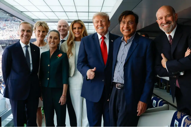 La presidenta Claudia Sheinbaum en el palco oficial del final de la Copa del Mundo, junto a Donald Trump, Mark Carney, Gianni Infantino y Melania Trump.