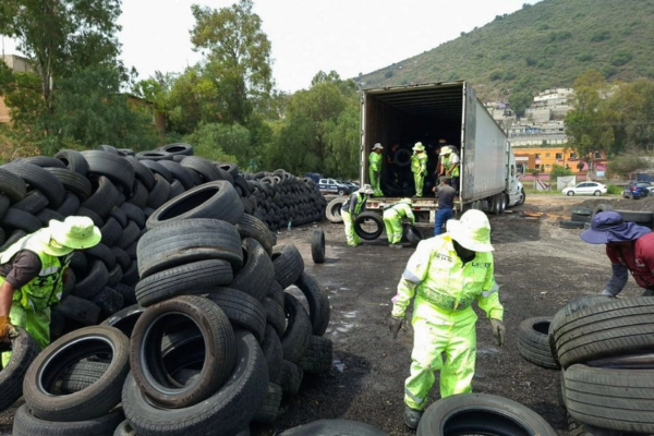 Al Centro de Acopio ubicado a la altura del kilómetro 21+100, de la carretera federal México-Puebla, llegan llantas recolectadas en el municipio de La Paz y en otros como Nezahualcóyotl, Ixtapaluca, Chimalhuacán, Chicoloapan e, incluso, de algunas alcaldías de la Ciudad de México.