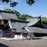 Equipos de rescate trabajan en el lugar de una casa, dañada por el terremoto del 28 de julio, en Yatsushiro, prefectura de Kumamoto, el 30 de julio de 2026. 