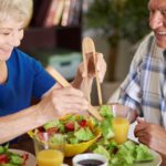 Una alimentación equilibrada es fundamental para conservar la vitalidad, prevenir caídas y mantener la fuerza e independencia funcional en la tercera edad, afirma el nutricionista y catedrático de Ciencias del Deporte de la Universidad Europea, Vicente Javier Clemente.