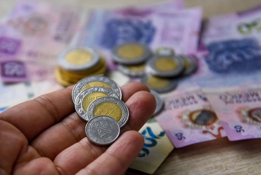 El primer semestre del año no dejó un saldo favorable para los bancos que operan en México. La creación de reservas para posibles pérdidas, que alcanzó un nivel sin precedentes, provocó que las ganancias del sector registraran su primera caída para un periodo similar desde 2020, de acuerdo con cifras oficiales.