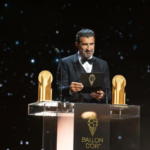 Luis Figo, leyenda del futbol portugués, durante la ceremonia del Balón de Oro 2025.