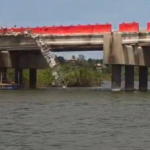 Escombro y residuos de construcción permanecen debajo de los puentes del Libramiento Poniente, denunciaron habitantes de Tampico
