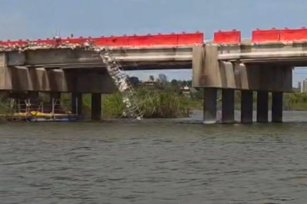 Escombro y residuos de construcción permanecen debajo de los puentes del Libramiento Poniente, denunciaron habitantes de Tampico