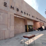 El Departamento de Estado reportó que la mayoría de los casos de revocación del documento migratorio se debieron a acusaciones penales, incluidos delitos relacionados con drogas, agresiones y fraude; The New York Times indicó que “muchas de las cancelaciones de visas también han tenido un trasfondo político”.