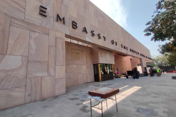 El Departamento de Estado reportó que la mayoría de los casos de revocación del documento migratorio se debieron a acusaciones penales, incluidos delitos relacionados con drogas, agresiones y fraude; The New York Times indicó que “muchas de las cancelaciones de visas también han tenido un trasfondo político”.