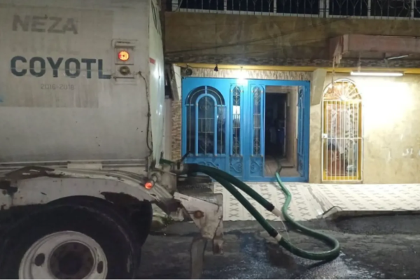 Sin agua por red en Nezahualcóyotl: Familias de Campestre Guadalupana exigen abasto regular.