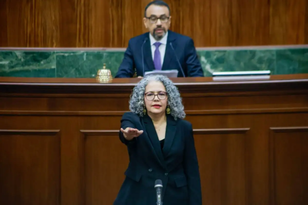 En sesión extraordinaria del Congreso local, Graciela Domínguez Nava rindió protesta como gobernadora interina de Sinaloa y fijó como eje central de su administración la búsqueda de la paz.