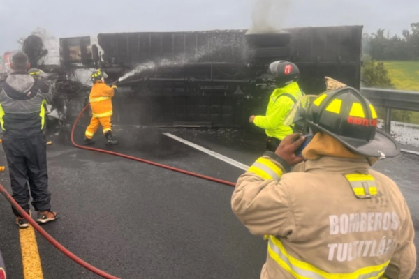 El accidente provocó el cierre de la circulación con dirección a Toluca durante varias horas.