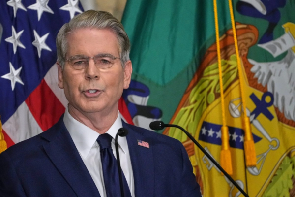 El secretario del Tesoro, Scott Bessent, habla en una conferencia de prensa el lunes 24 de agosto de 2026 en el Departamento del Tesoro en Washington.