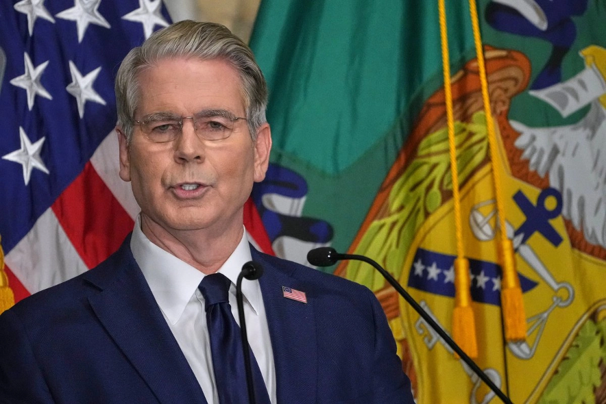 El secretario del Tesoro, Scott Bessent, habla en una conferencia de prensa el lunes 24 de agosto de 2026 en el Departamento del Tesoro en Washington.