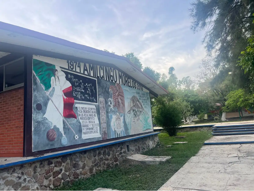 El IEBEM argumentó que, “como parte de la reorganización de las actividades académico-administrativas de la Escuela Normal Rural ‘Gral. Emiliano Zapata’, a partir del 28 de agosto concluyó la comisión de Cristina Quiroz Vergara como encargada de despacho del plantel”.