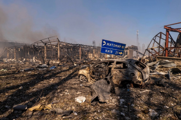 Al menos 37 personas murieron cerca de Kiev en un ataque ruso con drones perpetrado contra un depósito de municiones del ejército, que causó un enorme incendio y explosiones.