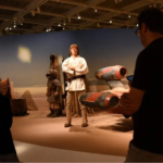 El Museo Lucas del Arte Narrativo, que alberga la vasta colección de George Lucas, mostró este miércoles una primera mirada a su interior con la presencia del legendario cineasta.