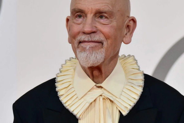 John Malkovich ha restado importancia a los rumores de que podría estar planeando retirarse de Hollywood.