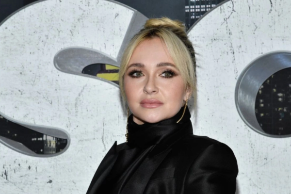 Hayden Panettiere habría muerto al ingerir una pastilla de oxicodona adulterada con fentanilo. Así lo reveló el sitio de espectáculos TMZ que cita a fuentes policiacas relacionadas con el caso.