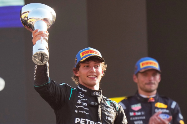 El piloto italiano, Kimi Antonelli, celebra su victoria en el GP de Italia, en el Autódromo Nacional de Monza, el 6 de septiembre de 2026.