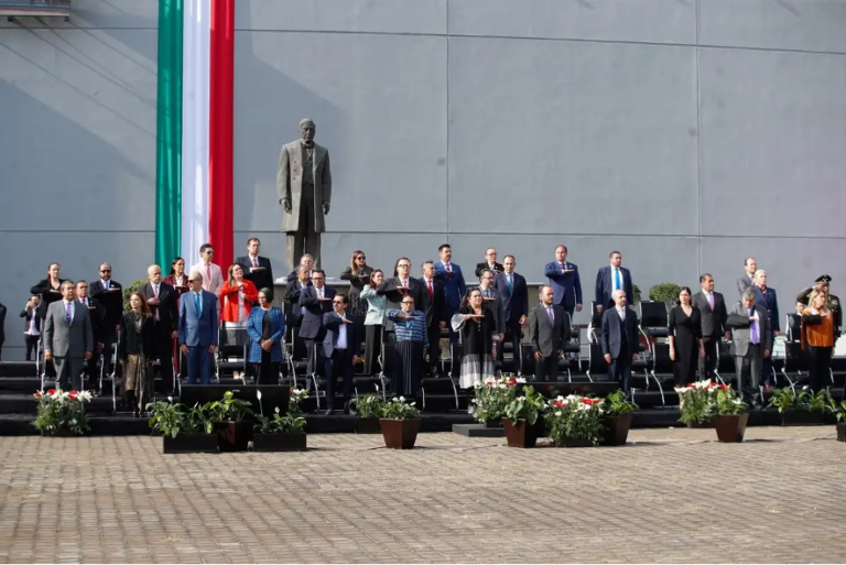 Los consejeros electorales durante la ceremonia del inicio del proceso electoral federal 2026-2027, en el patio del INE, en la Ciudad de México, el 10 de septiembre de 2026.