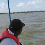 Personal de Protección Civil de Chiapas continúa con la búsqueda de la persona desaparecida tras el hundimiento de una lancha en la laguna del municipio de Catazajá.