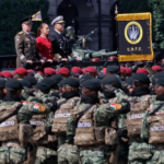La presidenta Claudia Sheinbaum asiste al desfile de la Independencia en el Zócalo de la Ciudad de México.